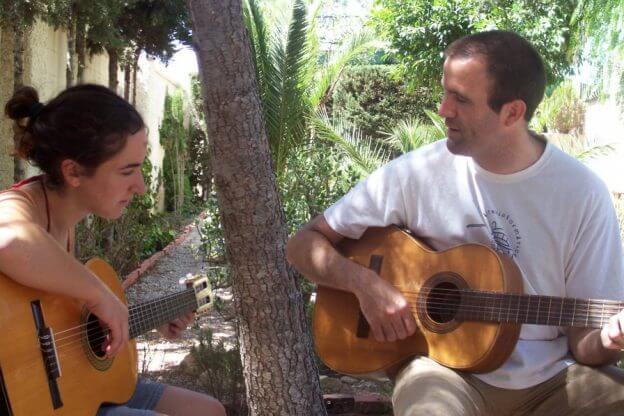 2007'X. Murcia. Ensayando con Pablo la parte de guitarra eléctrica de La Mitad del Camino
