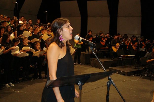2012'VIII. El Salvador. Ensayo en el Teatro Presidente - Egly Larreinaga, solista