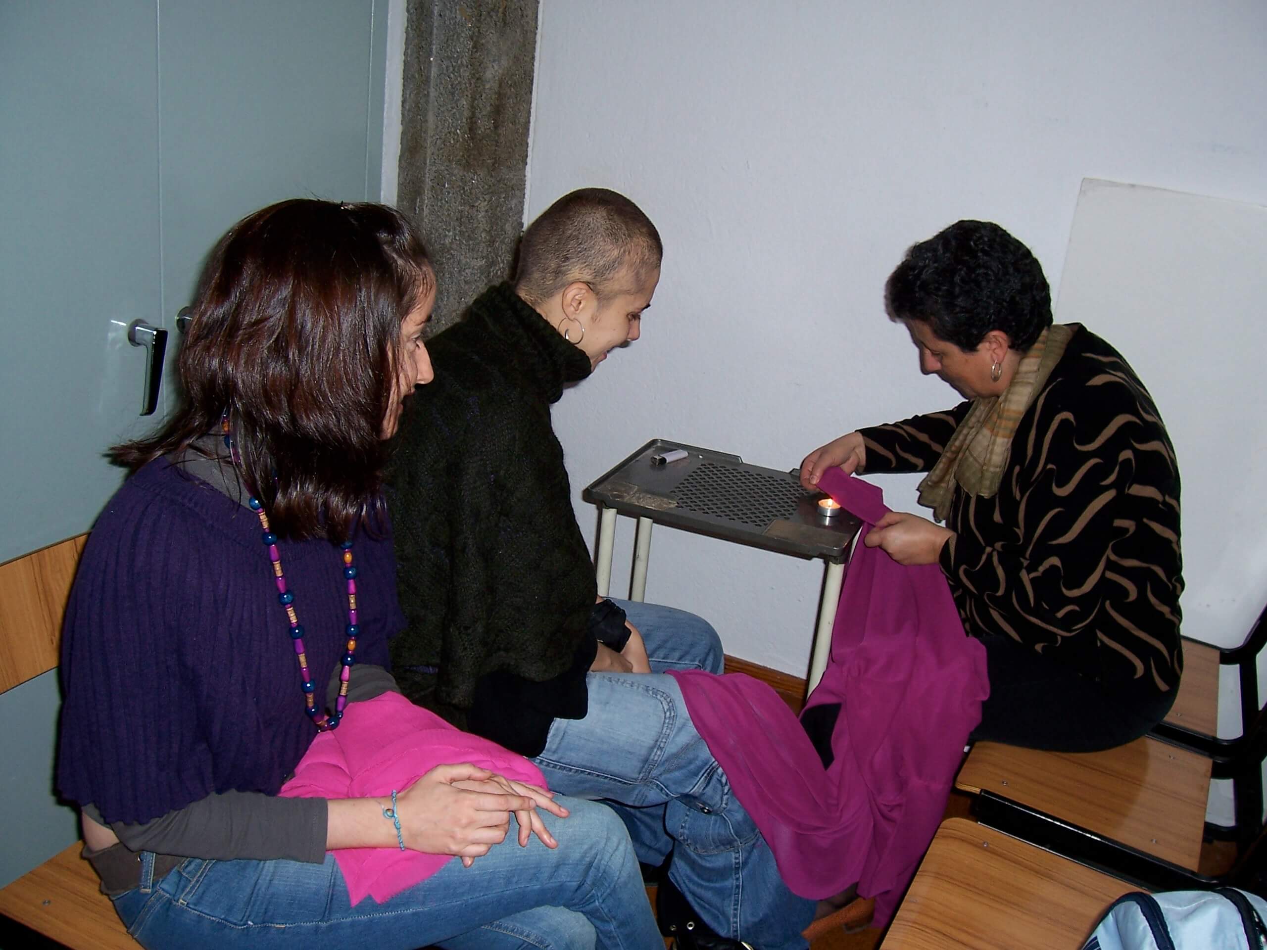 2008'X. Estreno de 'LBaila' - Estela, Pili y Souad con las túnicas