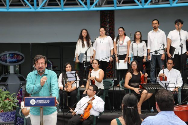 2017'II'21. San Salvador. Concierto en el Mercado Cuscatlán - presentación de Fernando Fajardo